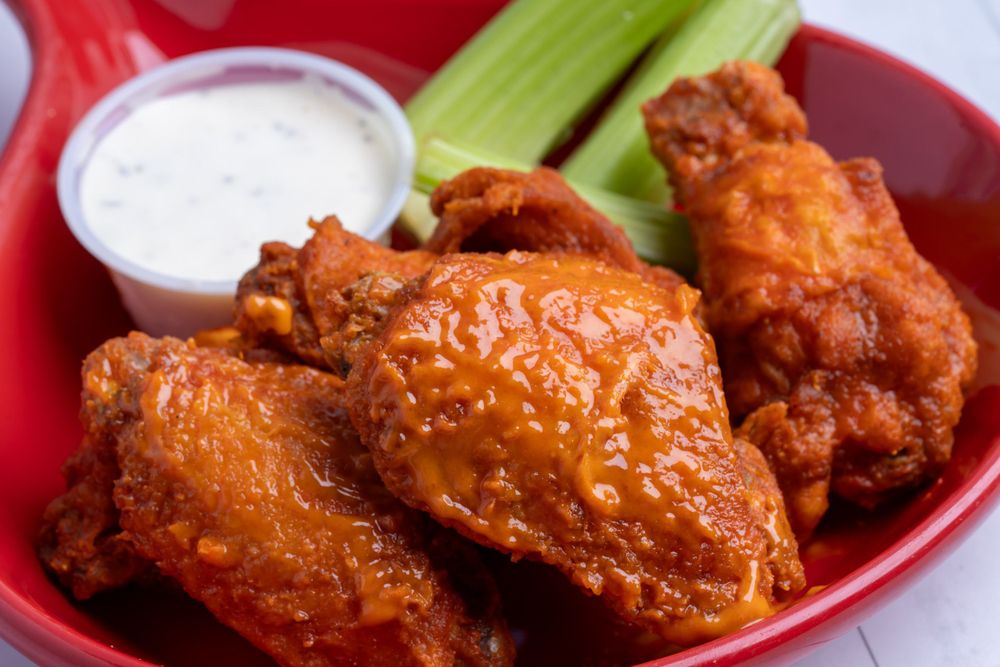 Alitas búfalo con apio y aderezo ranch